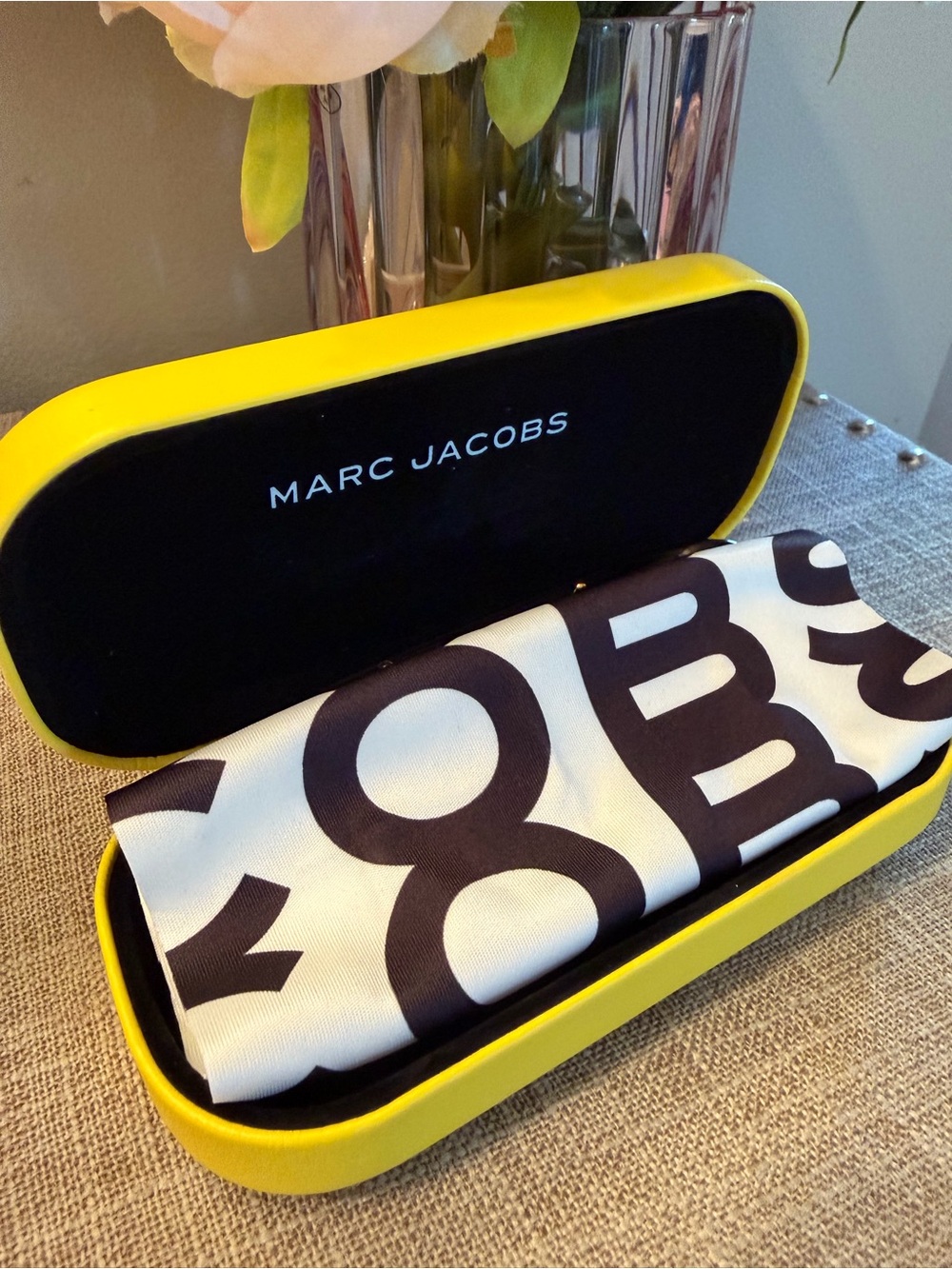 Marc Jacobs NWOT Black Women’s  Sunglasses with Yellow Case and lens cloth - Picture 10 of 14